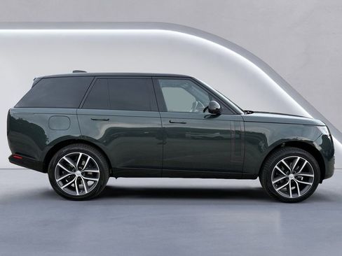 New 2025 Land Rover Range Rover SE image 3