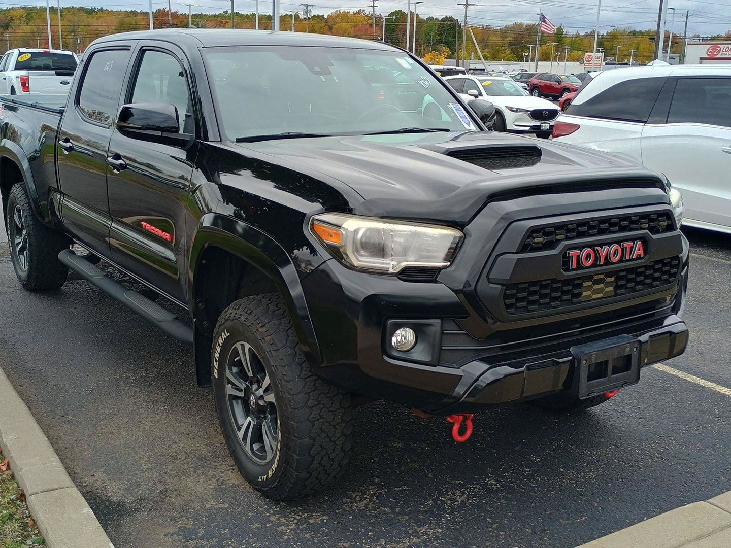 Used 2018 Toyota Tacoma TRD Sport w/ TRD Premium Sport Package AWD/4WD image 4