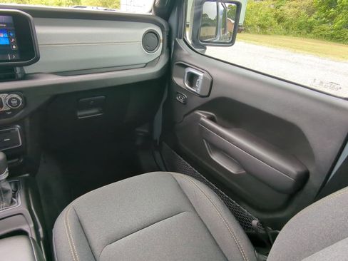 Used 2024 Jeep Gladiator Sport AWD/4WD image 15