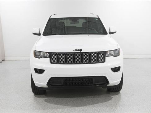 Used 2021 Jeep Grand Cherokee Laredo X AWD/4WD image 2
