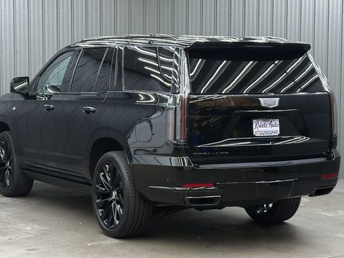 Used 2026 Cadillac Escalade Platinum Sport w/ LPO, ONYX Package image 3