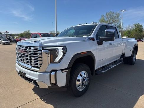 New 2026 GMC Sierra 3500 Denali w/ Denali Reserve Package AWD/4WD image 8