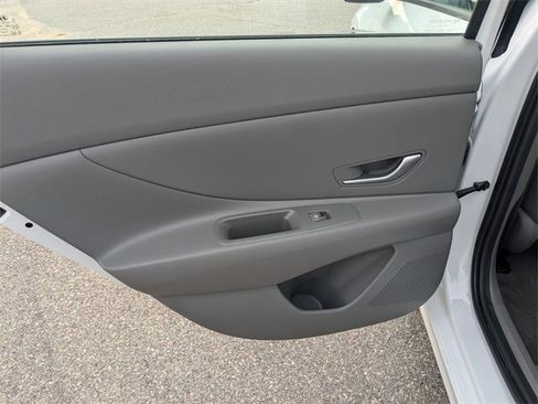 Used 2024 Hyundai Elantra SEL image 23