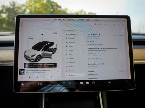 Used 2020 Tesla Model Y Long Range image 11