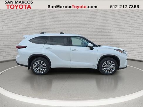 New 2026 Toyota Highlander Platinum AWD/4WD image 4