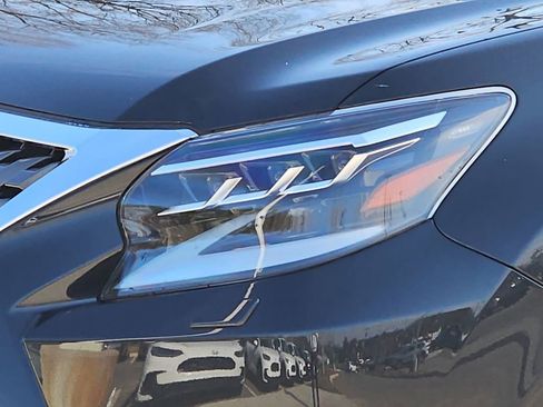 Used 2023 Lexus GX 460 Premium w/ Premium Package image 17