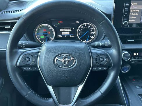 Used 2021 Toyota Venza XLE image 18