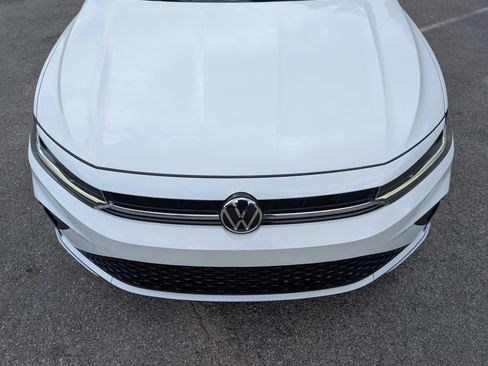 Used 2025 Volkswagen Jetta SE w/ Sunroof Package FWD image 12