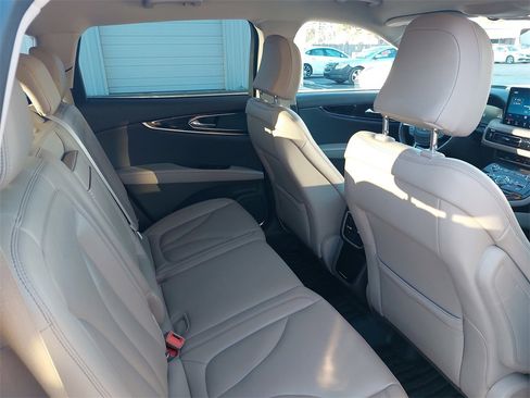 Used 2022 Lincoln Nautilus Standard w/ Premium Package image 32