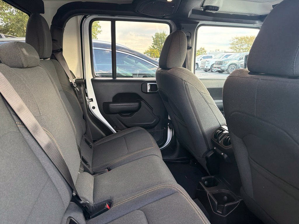 Used 2025 Jeep Gladiator Sport AWD/4WD image 4