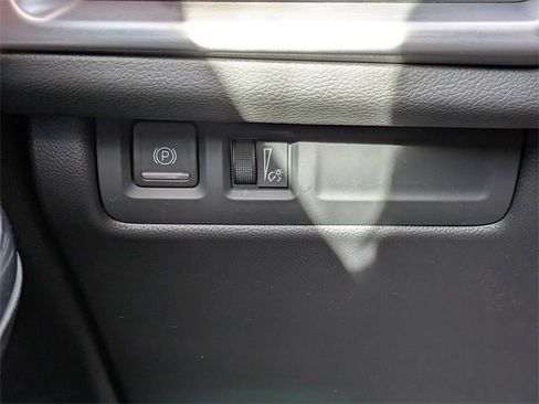 Certified 2025 Cadillac XT4 Premium Luxury image 25