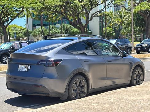 Used 2023 Tesla Model Y Long Range AWD/4WD image 5