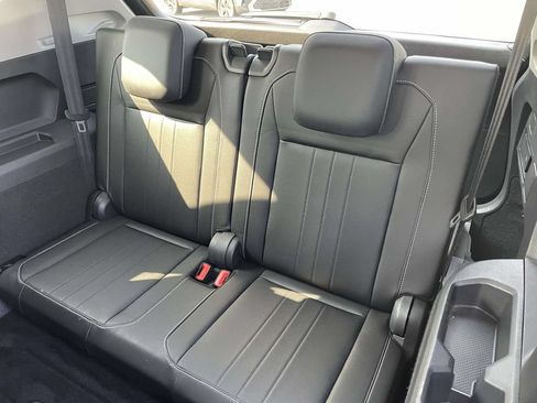 Certified 2023 Volkswagen Tiguan SE FWD image 15
