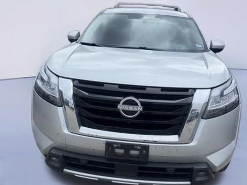 Used 2023 Nissan Pathfinder SL image 3