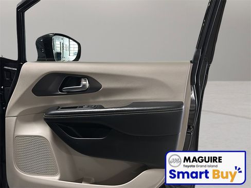 Used 2022 Chrysler Pacifica Touring-L image 27