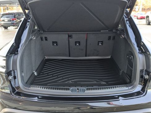 New 2026 Porsche Macan image 23