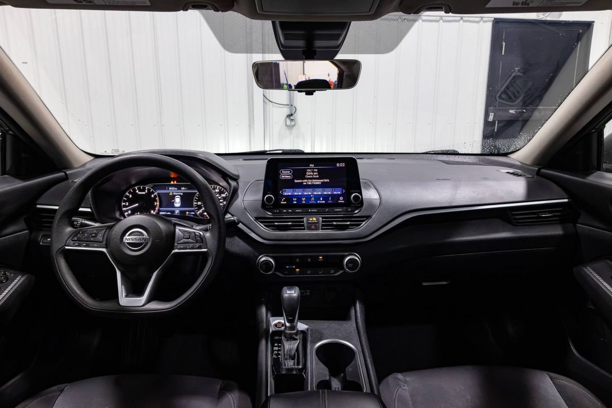 Used 2022 Nissan Altima 2.5 SV FWD image 12