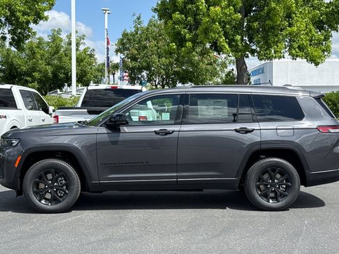 New 2026 Jeep Grand Cherokee L 4WD image 7