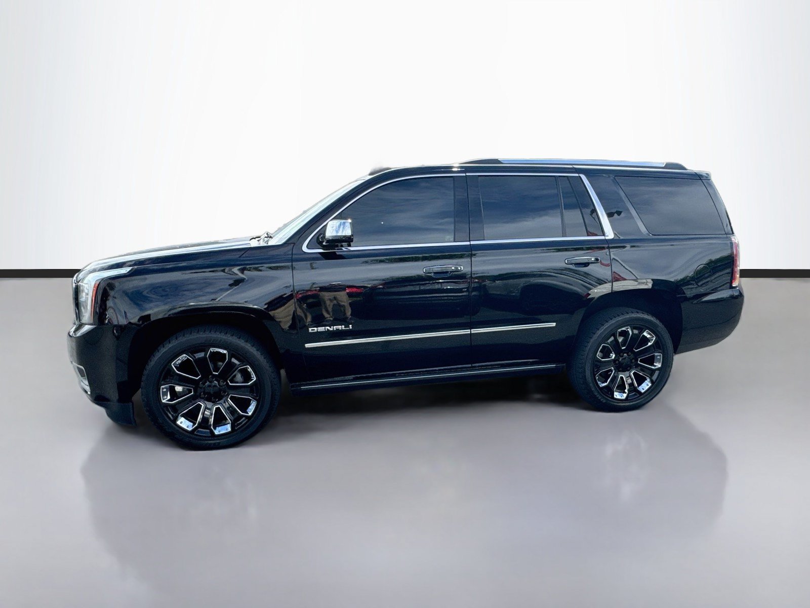 Used 2019 GMC Yukon Denali w/ Denali Ultimate Package AWD/4WD image 4
