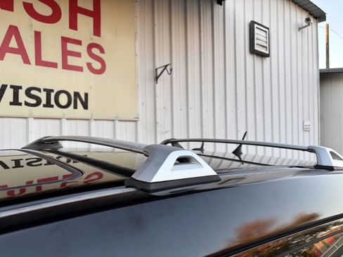 Used 2009 Pontiac Vibe AWD w/ Sun And Sound Package image 10