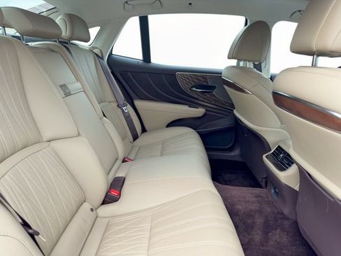 Used 2018 Lexus LS 500 w/ Interior Upgrade Package RWD image 29