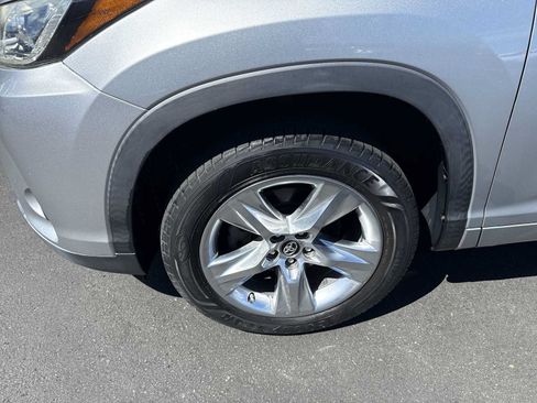 Used 2017 Toyota Highlander Limited FWD image 10