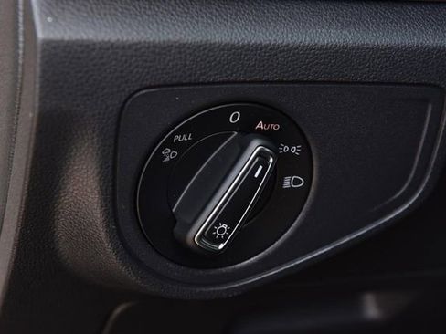 Certified 2023 Volkswagen Atlas SE image 11