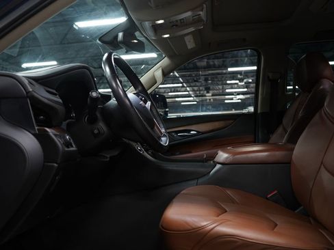 Used 2020 Cadillac Escalade Premium Luxury RWD image 10