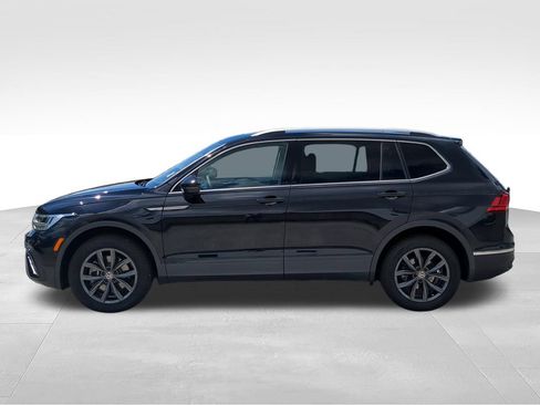 Certified 2023 Volkswagen Tiguan SE w/ Panoramic Sunroof Package FWD image 7