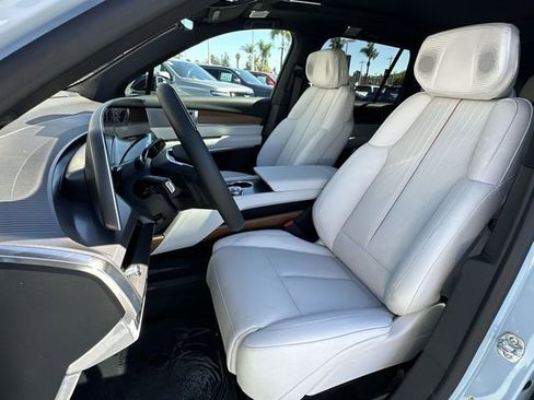 New 2026 Cadillac Vistiq Sport image 20