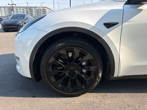 Used 2023 Tesla Model Y Long Range AWD/4WD image 4