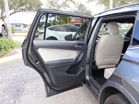 Used 2019 Volkswagen Tiguan SEL Premium R-Line image 29