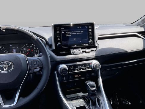 Used 2020 Toyota RAV4 XLE Premium FWD image 7