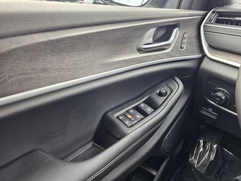 New 2025 Jeep Grand Cherokee L Limited w/ Black Appearance Package image 28