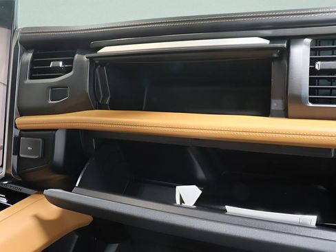 Used 2024 Ford Expedition Max Platinum image 31