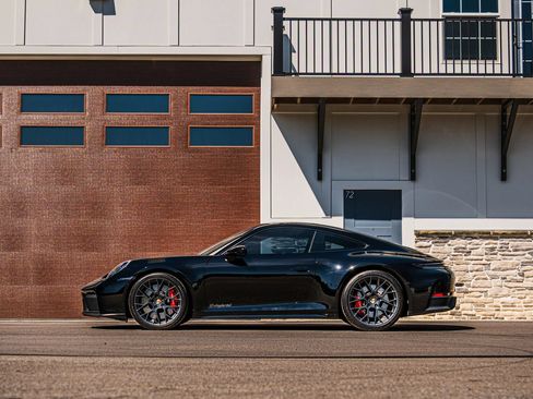 Used 2025 Porsche 911 GTS image 96
