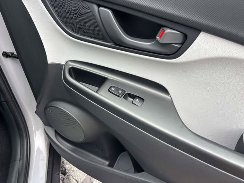 Used 2022 Hyundai Kona SE AWD/4WD image 16