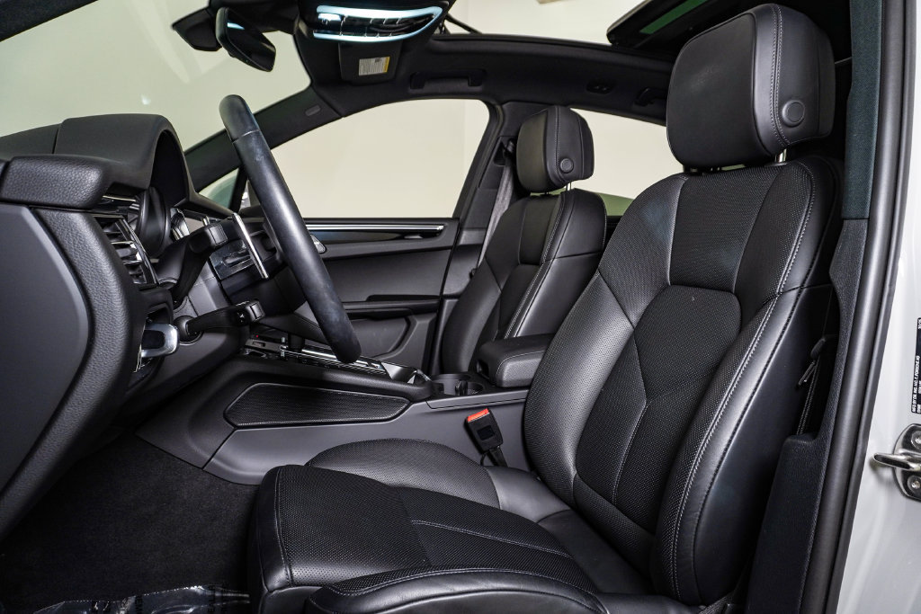 Certified 2026 Porsche Macan AWD/4WD image 5