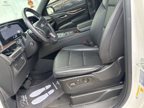 Used 2022 Cadillac Escalade Luxury image 13