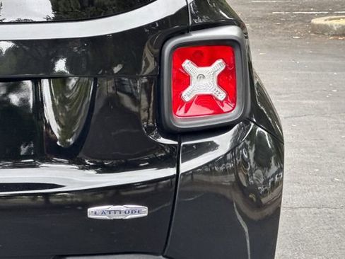 Used 2022 Jeep Renegade Latitude w/ Convenience Group image 34