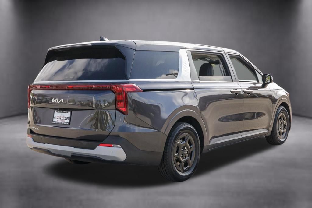Used 2025 Kia Carnival FWD image 4