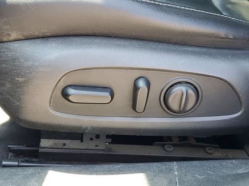 Used 2016 Chevrolet Malibu LT w/ Leather Package FWD image 11