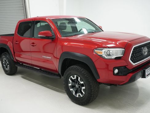 Used 2018 Toyota Tacoma Limited image 3