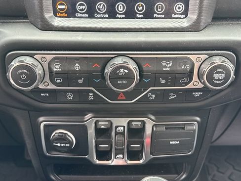 Used 2019 Jeep Wrangler Unlimited Sahara w/ Quick Order Package 24M Moab AWD/4WD image 30