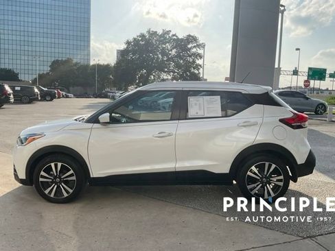 Used 2018 Nissan Kicks SV FWD image 5