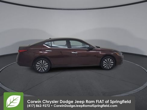 Used 2025 Nissan Altima 2.5 SV AWD/4WD image 16