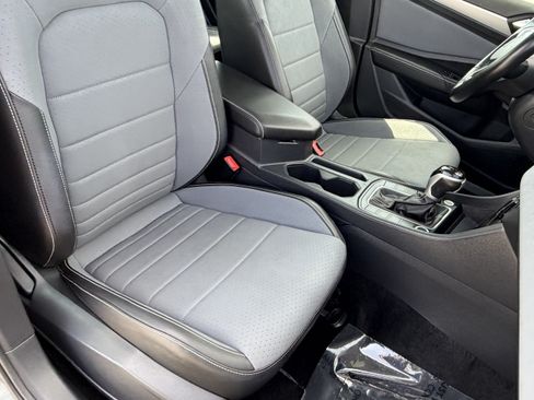Used 2025 Volkswagen Jetta SE FWD image 11