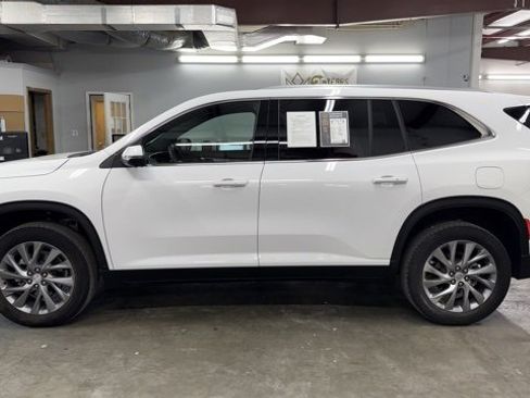 Used 2025 Buick Enclave Preferred image 8