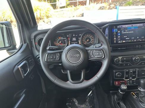Used 2024 Jeep Wrangler Unlimited Rubicon image 11