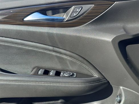 Used 2018 Buick Regal Essence w/ Driver Confidence Package #1 image 31